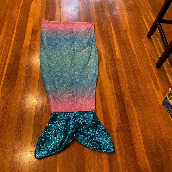Mermaid Tail Blanket with Reversible Sequin Tail - Picture 2 of 4